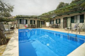 Отель Family friendly apartments with a swimming pool Bol, Brac - 13364  Бол